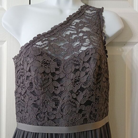 David's Bridal Gray lace upper pleated skirting one shoulder dress  Sz 4 - Picture 4 of 6